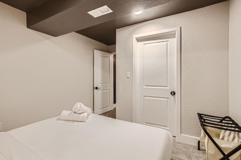 Heights Hideaway - Great Location - Game And Movie Room Westminster Exterior photo